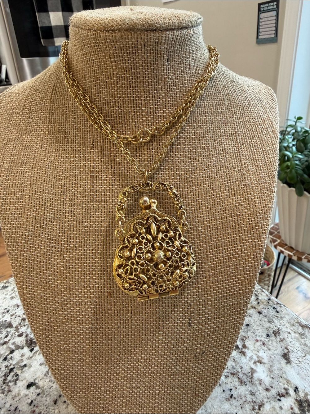 Vintage Filigree Arthur Pepper Kiss Lock Purse Pendant Gold-tone Necklace